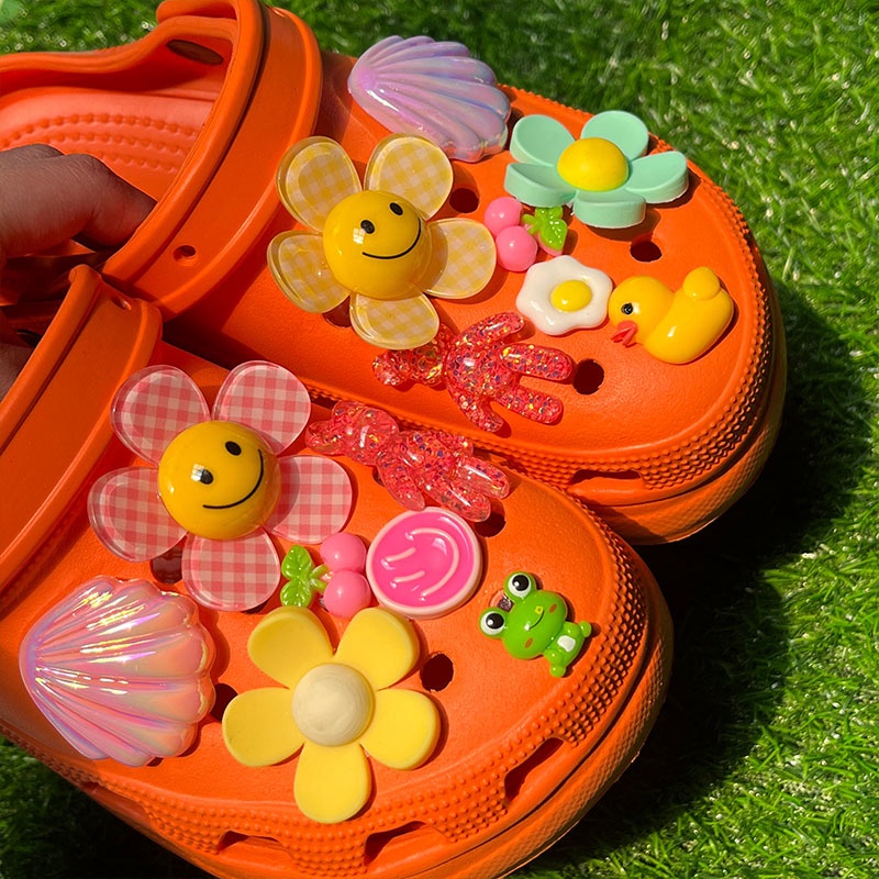 Ins สติกเกอร์ ลายดอกไม้น่ารัก DIY สําหรับตกแต่งรองเท้า croc