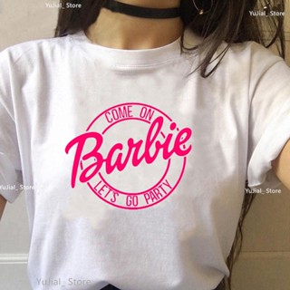 เสื้อยืดแขนสั้น พิมพ์ลายกราฟฟิค Comme on Barbie Let Us Go Party แฟชั่นฤดูร้อน สไตล์ฮาราจูกุ สําหรับผู้หญิง