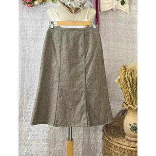 # 6341  กระโปรงทรงสุภาพ สีเทาอมน้ำตาลอ่อน ผ้า wool ไซส์ M ซิปข้าง มีซับ เอว 26 สพ 38 ยาว 24 ผ้าไม่หนามากนะคะ