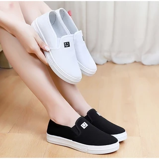 พร้อมส่ง🚚รองเท้าผ้าใบผู้หญิง สลิปออน สไตล์เรียบง่าย แฟชั่น ลำลอง ลำลอง ยืดหยุ่นได้ดี ไม่เจ็บเท้า ทนต่อการสึกหรอ P-015