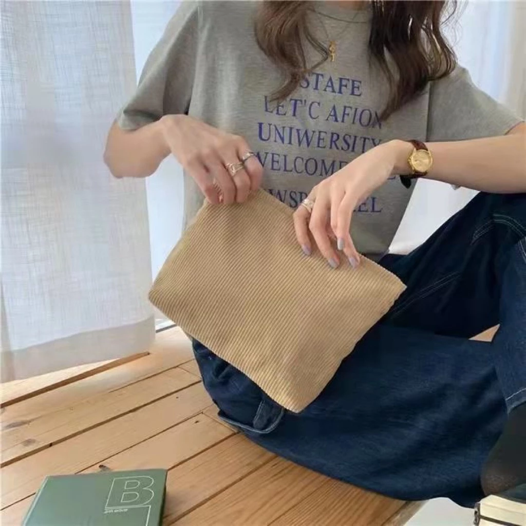 [พร้อมส่งในไทย] กระเป๋าใส่เครื่องสำอางค์ ผ้าลูกฟูก มีซิป จุของได้เยอะ น่ารักมาก