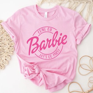 เสื้อยืดแขนสั้น ผ้าฝ้าย พิมพ์ลาย Barbie lets go สีชมพู แฟชั่นอเมริกัน สําหรับงานปาร์ตี้