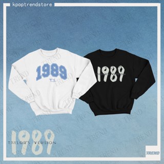 【คุณภาพสูง】Taylor Swift TS 1989 เสื้อกันหนาวลําลอง แขนยาว คอกลม ผ้าฝ้าย พิมพ์ลาย Taylors Version สไตล์สตรีท มินิมอล พลัสไซซ์ แฟชั่นสําหรับผู้ชาย และผู้หญิง