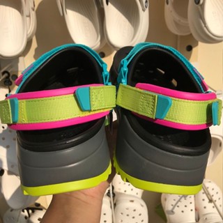 รองเท้าแตะ Crocs เสริมส้น เหมาะกับเดินชายหาดกลางแจ้ง สไตล์คลาสสิก สําหรับผู้ชาย และผู้หญิง206772]