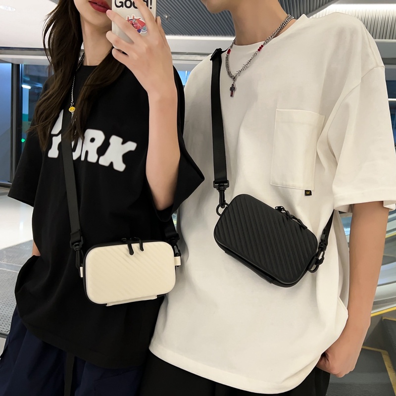 กระเป๋าสะพายไหล่ลําลอง ทรงสี่เหลี่ยม ขนาดเล็ก ระดับไฮเอนด์ แบบเรียบง่าย แฟชั่นคู่รัก สไตล์เกาหลี และญี่ปุ่น สําหรับผู้ชาย