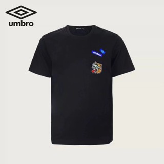 Umbro ใหม่ เสื้อยืดลําลอง ผ้าฝ้าย แขนสั้น คอกลม ลาย UO222AP25325