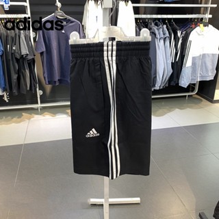 Adidas ของแท้ 100% กางเกงขาสั้นลําลอง ระบายอากาศ ลายทาง เรียบง่าย สําหรับผู้ชาย เหมาะกับการเล่นฟิตเนส IC1484