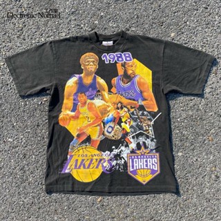 สไตล์อเมริกันสตรีทสไตล์ Los Angeles Lakers พิมพ์เสื้อยืดแขนสั้นผ้าฝ้ายนุ่มสบายและระบายอากาศ