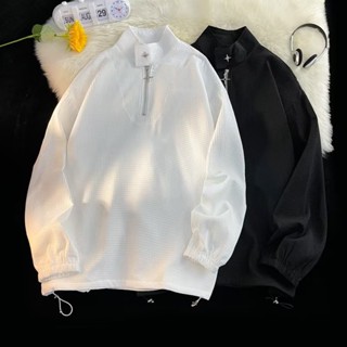 เสื้อโปโลแขนยาวลําลอง มีฮู้ด ทรงหลวม แต่งซิปครึ่ง ลายทาง แฟชั่นฤดูใบไม้ร่วง สไตล์เกาหลี และอเมริกา สําหรับผู้ชาย 2023