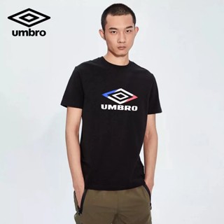 ใหม่ เสื้อแขนสั้น พิมพ์ลายโลโก้ Umbro เรียบง่าย แฟชั่นฤดูใบไม้ผลิ สําหรับผู้ชาย UO212AP2561