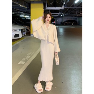 Gentle Style Knitted Fashion Suit Womens 2022 New Autumn Western Style Age-reducing Design Sense Niche Elegant Two-piece Set