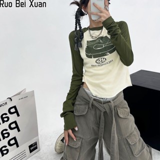 Ruo Bei Xuan เสื้อยืดแขนยาวใหม่ของผู้หญิงที่มีการออกแบบเสื้อด้านล่างความรู้สึกเฉพาะส่วนสั้นเอวสูงย้อนยุคอเมริกัน