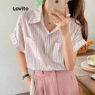 Lovito เสื้อเบลาส์ แต่งเย็บกระดุม มีกระเป๋า ลายทาง แขนพับขึ้น ลายทาง สไตล์ลำลอง สำหรับผู้หญิง LNE13002 (สีชมพู)