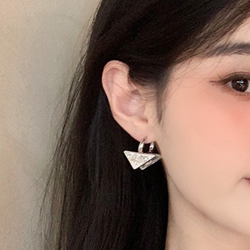 ต่างหู จี้รูปตัวอักษร miu ประดับเพชร ทรงสามเหลี่ยม สไตล์ฝรั่งเศส หรูหรา ระดับไฮเอนด์ สําหรับผู้หญิง