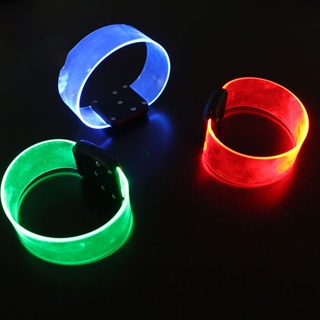 【ในการจัดส่ง】สร้อยข้อมือแบบถ้วยดูด LED ข้อมือเรืองแสงของขวัญวันฮาโลวีนคริสต์มาสปาร์ตี้ความบันเทิงวันหยุดเชียร์อุปกรณ์ประกอบฉาก Light Up สร้อยข้อมือ