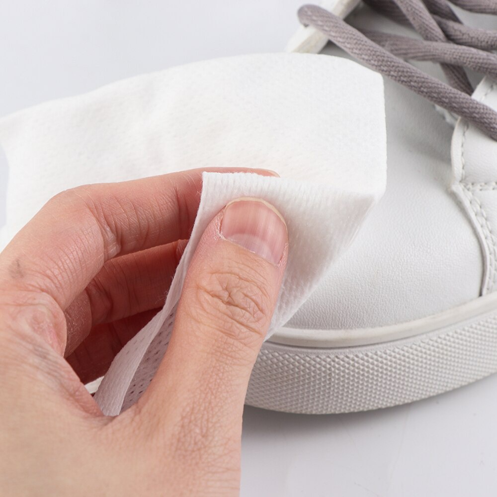 แผ่นเช็ดทำความสะอาดรองเท้า ทิชชูเปียกเช็ดรองเท้า Shoe shine wipes  สามารถพกพาติดใส่กระเป๋า