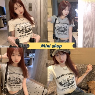 Mini shop🌸พร้อมส่ง🌸 (T700-6) เสื้อไหมพรมครอปสั้น คอกลม แขนสั้น ลายสกีนตัวคน -C