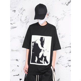 R RICK OWENS เสื้อยืดลําลอง ผ้าฝ้าย แขนสั้น ทรงหลวม พิมพ์ลายภาพคนมืด สําหรับผู้ชาย