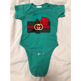 Gucci เสื้อผ้าเด็ก ลายดอกกุหลาบ สวยหรู (a)