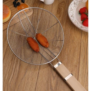 UTENSILS 20/24/28/32ซม กระชอนสแตนเลสตักของทอด ด้ามไม้ กระชอนตักของทอด ตักอาหาร อย่างดี