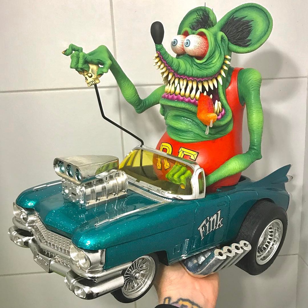 Cartoon Big Mouth Monster Statue Rat Fink Collectible Model Home Decor Crazy Mouse Driving Statue Ca