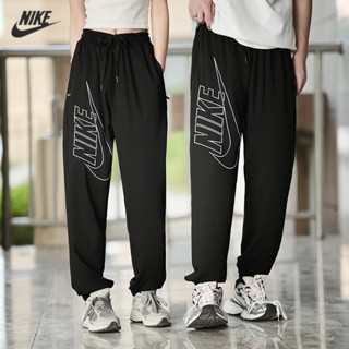 【พร้อมส่ง】ของแท้ 100% Nike กางเกงกีฬา พิมพ์ลายโลโก้ ทรงหลวม สําหรับผู้ชาย และผู้หญิง