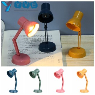 Yve โคมไฟตั้งโต๊ะ สเกล 1:12 360 สําหรับตกแต่งบ้านตุ๊กตา° โคมไฟ LED ขนาดเล็ก แบบหมุนได้ สําหรับอ่านหนังสือ