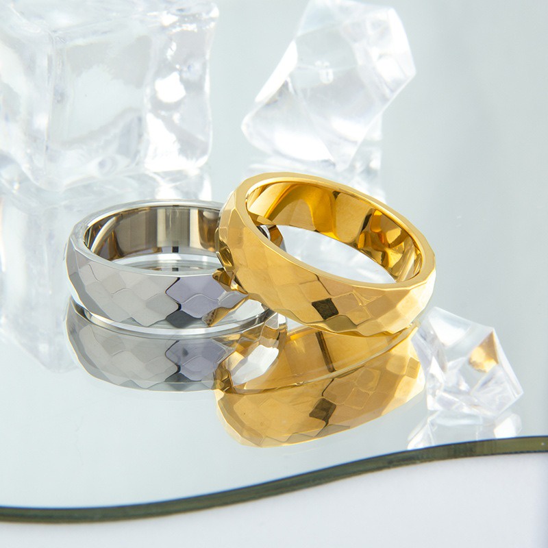 แบรนด์ใหม่ แหวนสเตนเลส ไทเทเนียม ลายสี่เหลี่ยมขนมเปียกปูน สไตล์เรโทร สําหรับผู้ชาย และผู้หญิง 6 มม. - รูปที่ 2