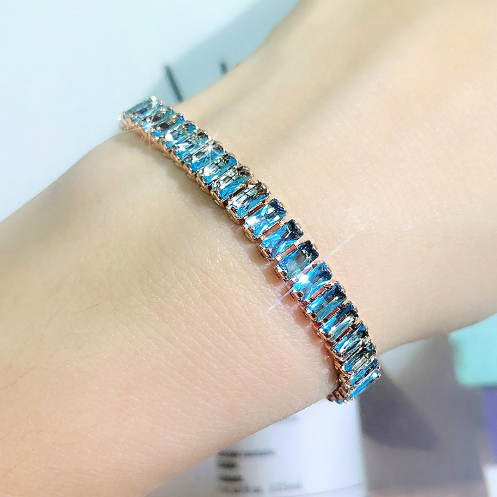 สร้อยข้อมือเทนนิส ปรับได้ สําหรับผู้หญิง สีฟ้า แวววาว เพทาย คริสตัล โซ่ บนมือ สุภาพสตรี เสน่ห์ สร้อยข้อมือ เทรนด์ เครื่องประดับ ของขวัญเด็กผู้หญิง