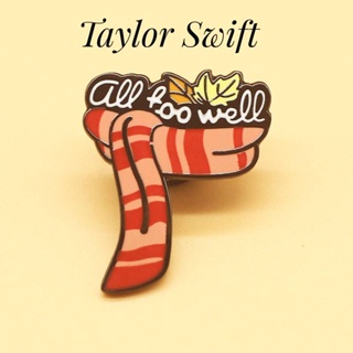 Ere1 Taylor Swift เข็มกลัดการ์ตูน สีแดง ผ้าพันคอ อุปกรณ์เสริมดนตรี เข็มกลัด แฟนคลับ ป้ายของขวัญ