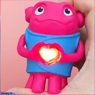 Tiktok ของเล่นรูปหัวใจ Glow Alien Toy ตุ๊กตาสร้างสรรค์ของเล่นสำหรับนักเรียน ที่น่าสนใจ ของเล่นเอเลี่ยน (twinkle.th)