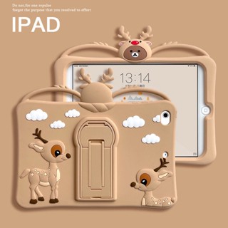 [Aimeidai] เคสแท็บเล็ต ลายกวางเรนเดียร์คริสต์มาสน่ารัก พร้อมขาตั้ง สําหรับ iPad 2 3 4 Mini Air Pro Series