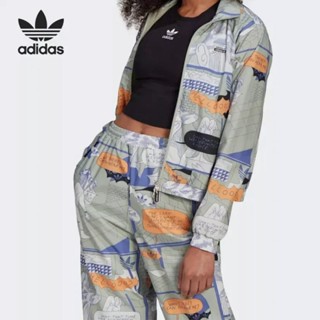 Adidas ของแท้ 100% เสื้อแจ็กเก็ต เสื้อกีฬา กันลม พิมพ์ลายการ์ตูนโคลเวอร์ น้ําหนักเบา แฟชั่นสําหรับผู้หญิง GN4262