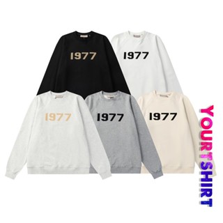 พร้อมส่ง เสื้อกันหนาว คอกลม แขนยาว พิมพ์ลายโลโก้ Flocking 1977 ทรงหลวม ขนาดใหญ่ สไตล์เกาหลี ฮิปฮอป แฟชั่นสําหรับผู้ชาย และผู้หญิง