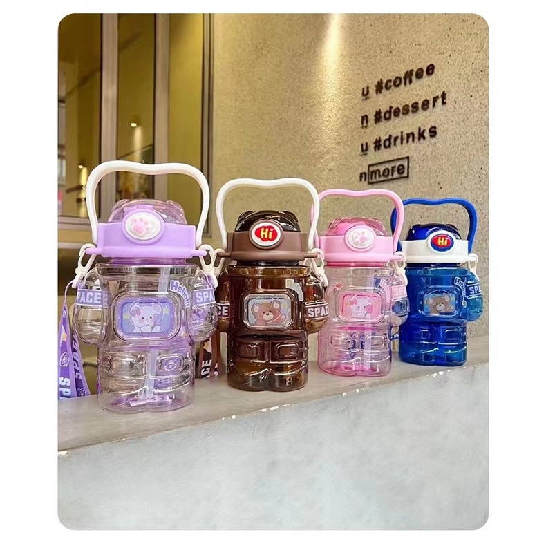 ขวดน้ำพลาสติกการ์ตูนหมีน้อยน่ารัก ขวดน้ำเด็กไปโรงเรียนมีหลอด1L จุน้ำได้เยอะ แบบพกพา กระติกน้ำเด็ก ขวดน้ำพลาสติกลายน่ารัก