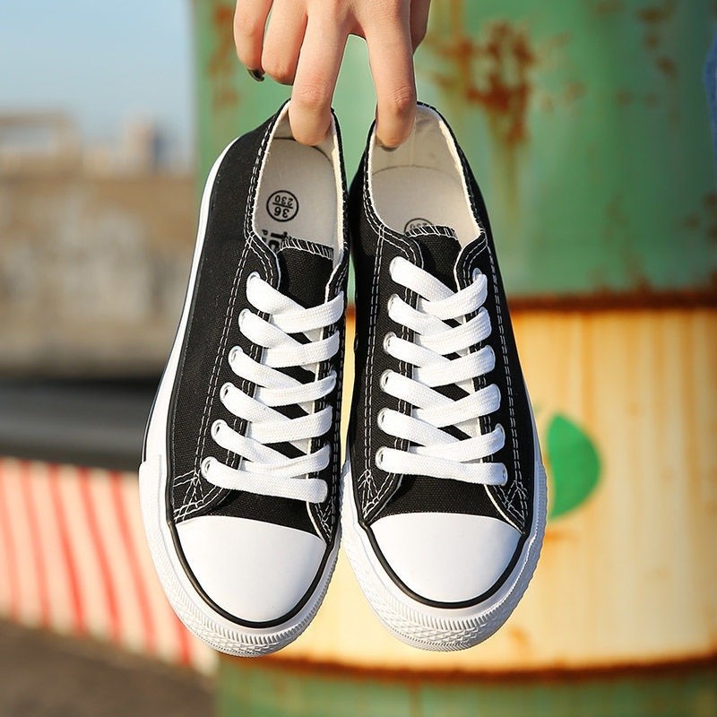 รองเท้าผ้าใบสุดเก๋ รองเท้าผ้าใบสีขาวดำ พื้นนุ่ม ระบายอากาศได้ดี