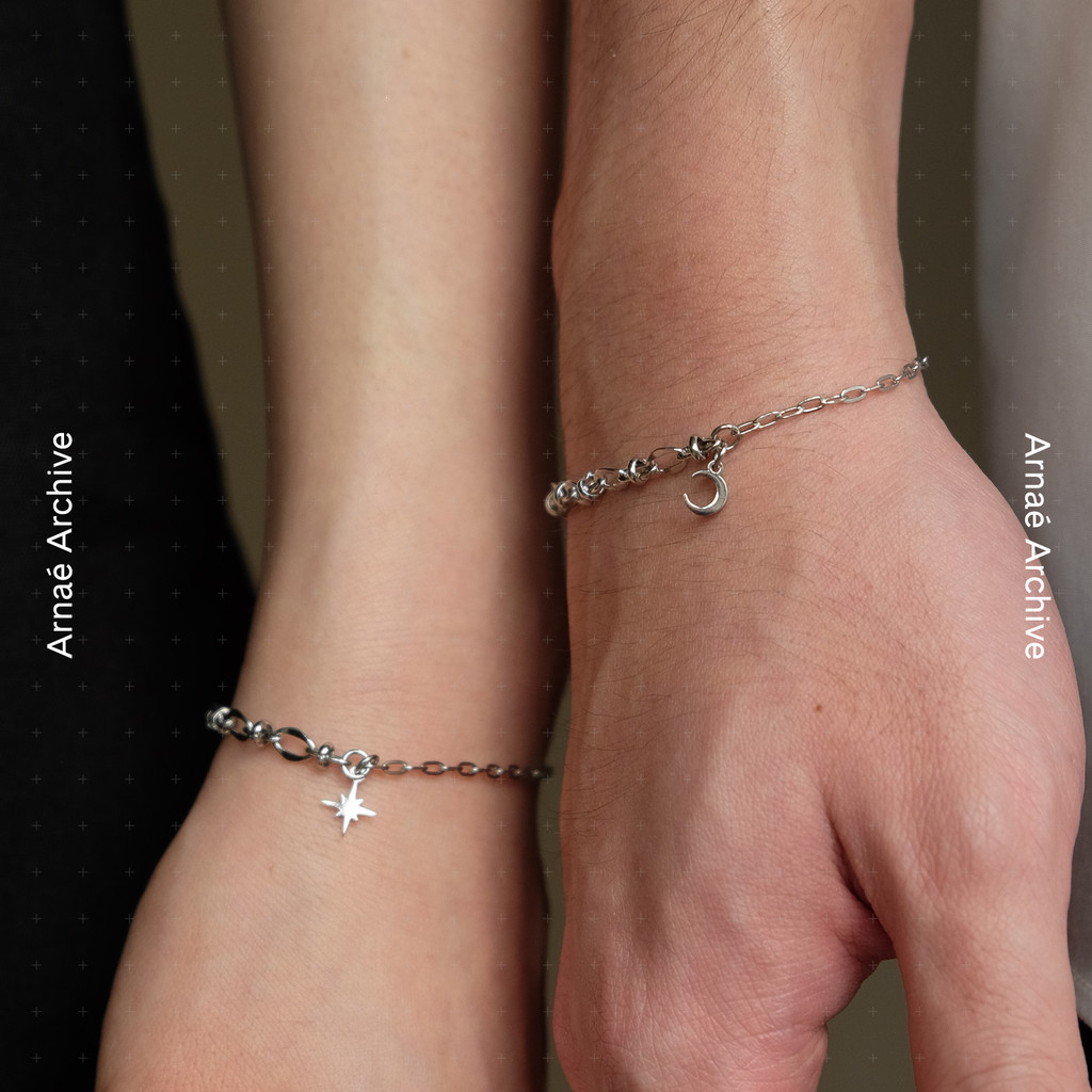 Arnaé Archive Daylight Star / สร้อยข้อมือพระจันทร์เสี้ยว Unisex สร้อยข้อมือคู่สแตนเลสพรีเมี่ยมป้องกันสนิม