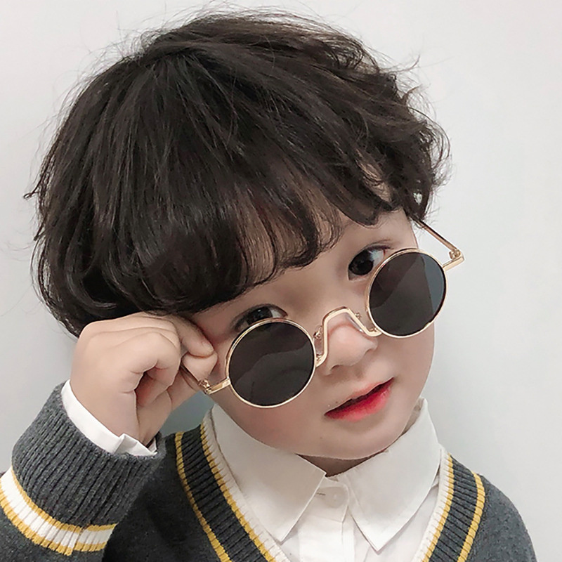 แว่นตากันแดดแฟชั่น กรอบโลหะ สไตล์คลาสสิก เหมาะกับฤดูร้อน สําหรับเด็กผู้ชาย ผู้หญิง อายุ 3-13 ปี