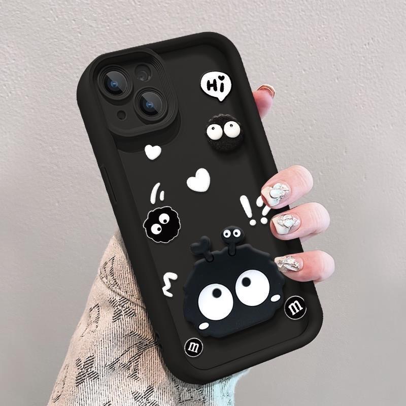 phonecaseshop เข้ากันได้สำหรับ เคส iphone 11 เคสไอโฟน เคสไอโฟน11 การป้องกันเลนส์กล้อง การ์ตูน ลูกบอลถ่านหินสีดำ เข้ากันได้กับ iPhone 14 13 15 Pro max 12 Pro Max 11 xr xs max 6 6S 7 8 Plus 7Plus 8Plus SE 2020