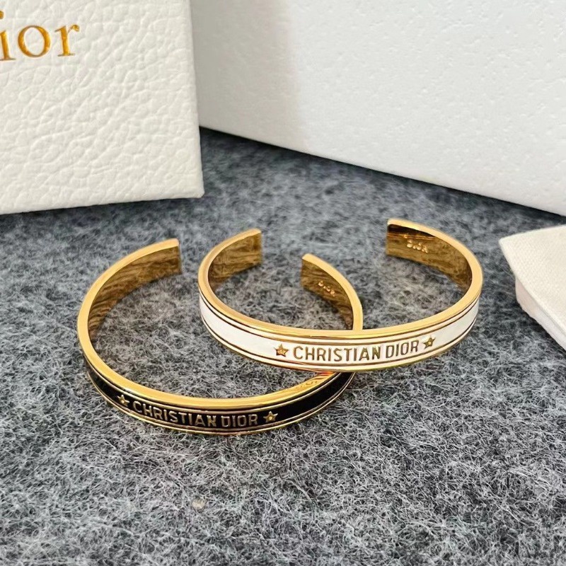 High-end Retro สไตล์แฟชั่นสร้อยข้อมือเปิดหรูหรา All-Match สาวเครื่องประดับสร้อยข้อมือ