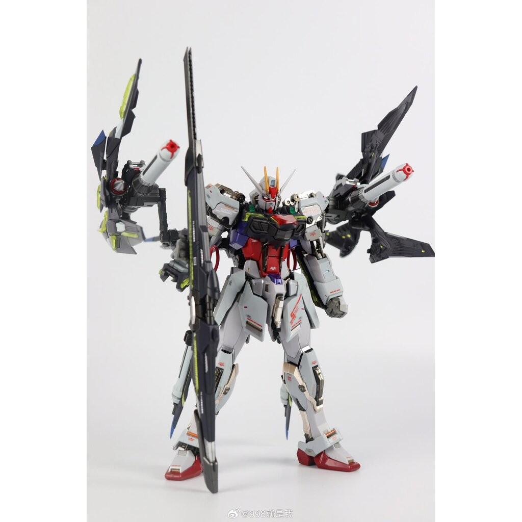 สต็อคในไทยพร้อมส่ง [Daban model] MG 1/100 8830 GAT-X105+P204QX Lightning Striker (Plastic Model Kit)