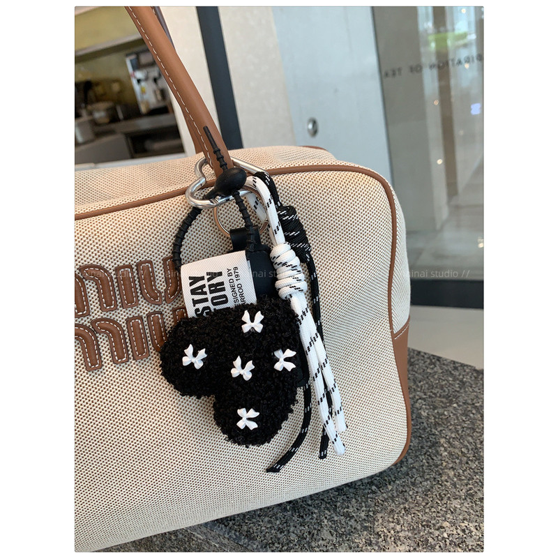 Mountaineering Buckle Lamb ขนสัตว์หัวใจจี้พวงกุญแจสําหรับกระเป๋าตุ๊กตาผีเสื้อ Knot พวงกุญแจกระเป๋าจี้ไอเดียของขวัญ