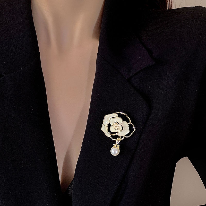 เข็มกลัด รูปดอกคามิเลีย ประดับไข่มุก ระดับไฮเอนด์ เข้ากับทุกการแต่งกาย สําหรับผู้หญิง