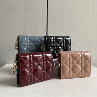 Top dio *** cd Diamond Patent Leather Cowhide and Lambskin กระเป๋าสตางค์ หนังวัวแท้ ลายสก๊อต ฮาร์ดแวร์หวาย ถอดออกได้ ครึ่งล่าง พับครึ่ง เบา สุภาพสตรี สองพับ สั้น กระเป๋าสตางค์ Walle