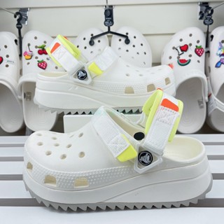 Crocs รองเท้าแตะลําลอง ส้นหนา มีรูกลวง สไตล์แครอท เหมาะกับเดินชายหาด สําหรับผู้ชาย ผู้หญิง 22023