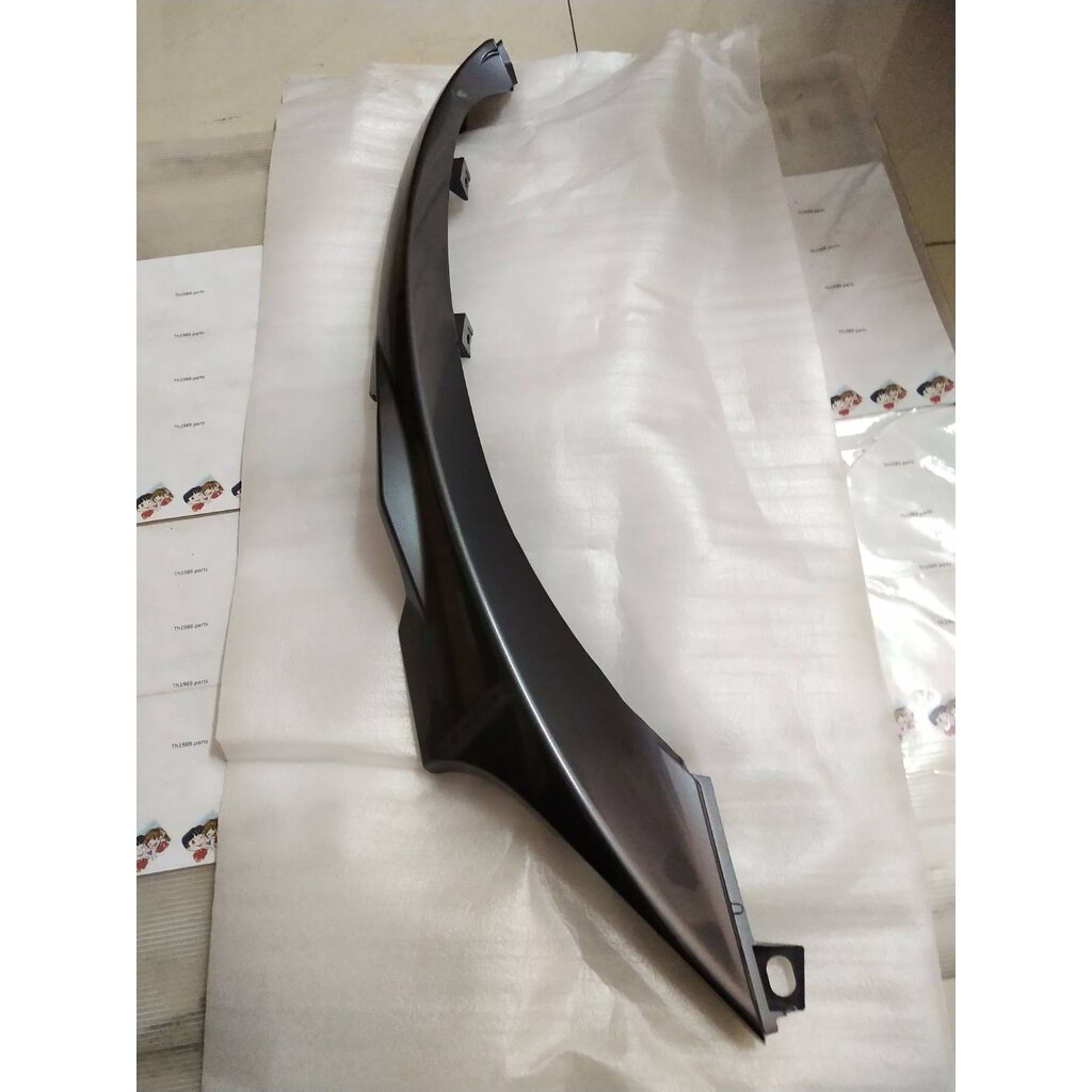 ฝาคอนโซลข้างซ้ายสีเทาฟีโน่หัวฉีด FINO FI 115cc. FINO115i อะไหล่แท้ YAMAHA 1YC-F8395-00-7M