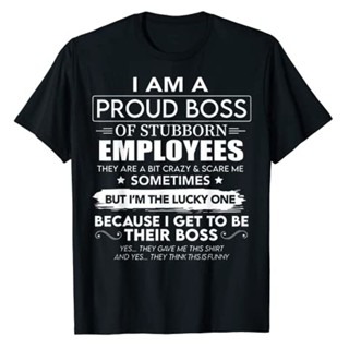 เสื้อยืด พิมพ์ลายกราฟฟิค I Am A Proud Boss Of Stubborn Employees It Are Bit Crazy สําหรับผู้ชาย