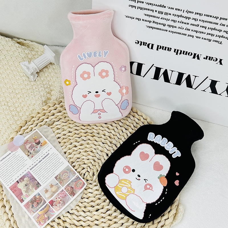 กระเป๋าน้ำร้อน แบบเติม พร้อมถุงผ้านุ่มนิ่ม ลายน่ารัก สามารถถอดซักได้ ถุงน้ำร้อนใช้ประคบตามร่างกาย