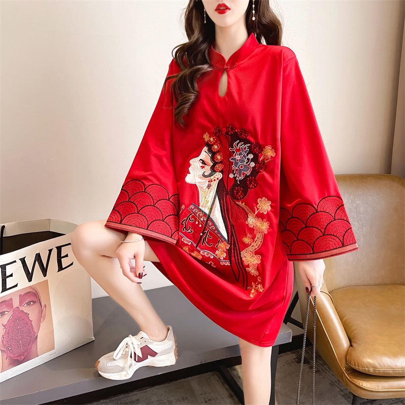 ชุดเดรส cheongsam เสื้อผ้าผู้หญิงไซส์ใหญ่สไตล์จีนเสื้อผ้าปีใหม่เสื้อผ้าปีใหม่ชุดกี่เพ้าแบบปรับปรุงสไตล์จีนชุดเดรสแขนสั้นแบบความยาวปานกลางอารมณ์เฉพาะกลุ่มดีไซน์ไซส์ใหญ่