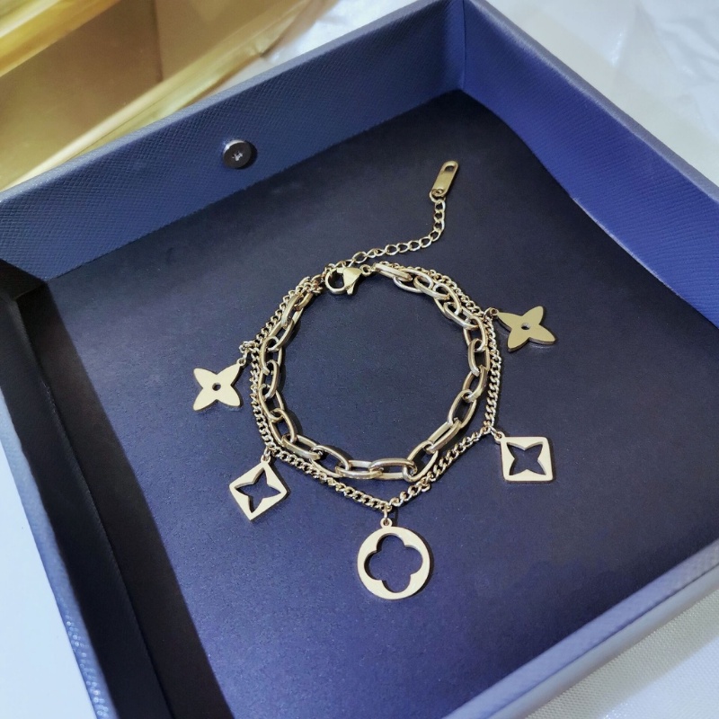 สร้อยคอ สร้อยข้อมือ แหวนคู่ จี้ใบโคลเวอร์สี่แฉก นําโชค สไตล์เดียวกัน เหมาะกับของขวัญ สําหรับผู้หญิง แฟนสาว